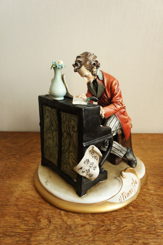 Пианист, Tyche Tosca, Capodimonte, статуэтка