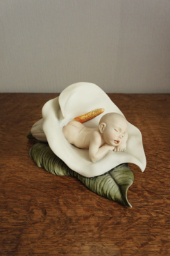 Младенец в лилии, Giuseppe Armani, Florence, Capodimonte, статуэтка, KunstGalerie.ru