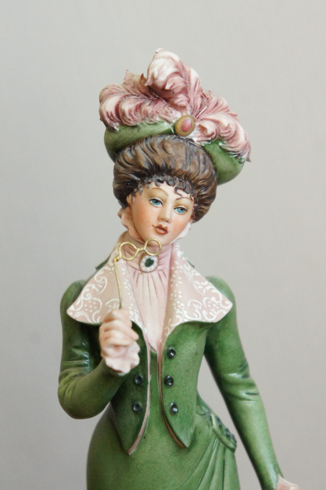 Леди в зеленом с зонтом, Ipa, Capodimonte, статуэтка