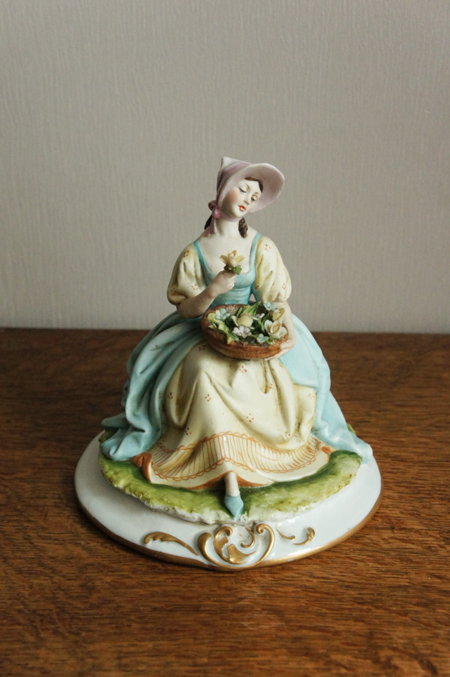 Леди с корзиной цветов, Tyche Tosca, Capodimonte, статуэтка