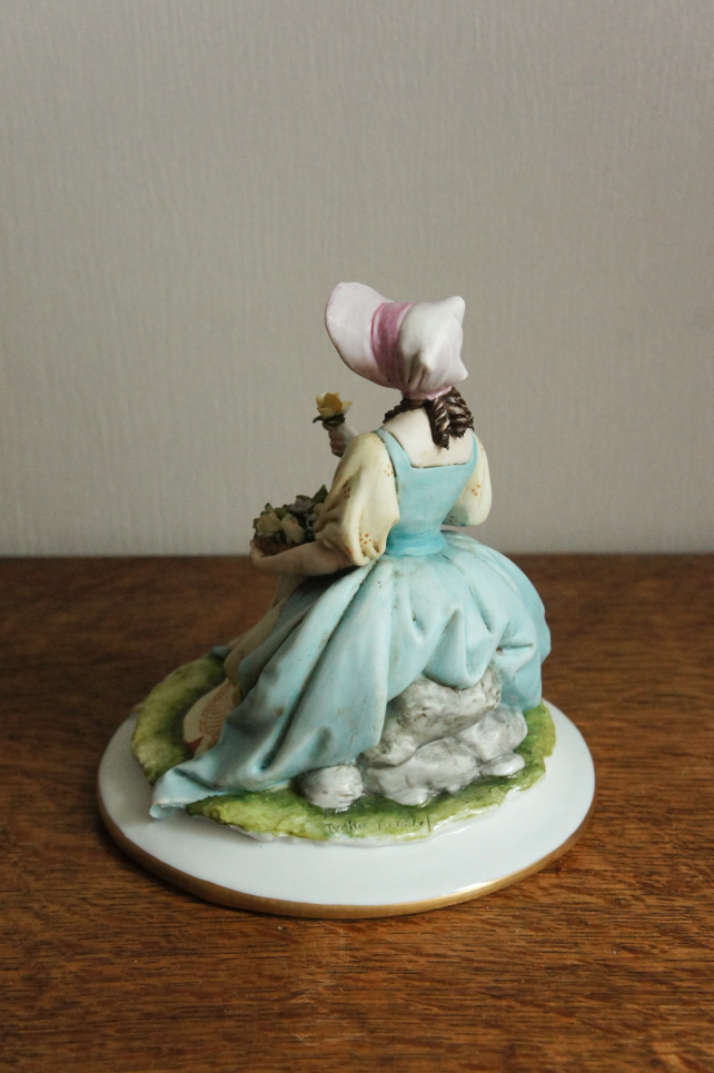 Леди с корзиной цветов, Tyche Tosca, Каподимонте, статуэтка