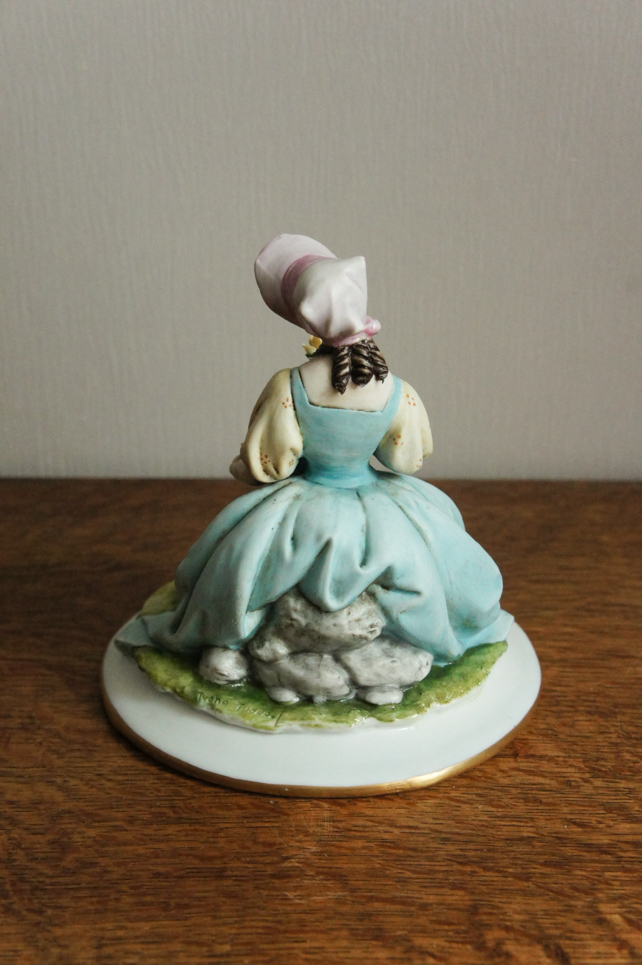 Леди с корзиной цветов, Tyche Tosca, Capodimonte, статуэтка