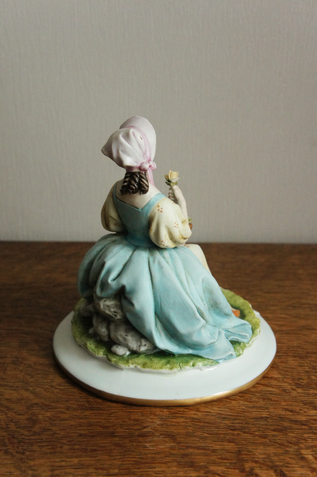 Леди с корзиной цветов, Tyche Tosca, Каподимонте, статуэтка