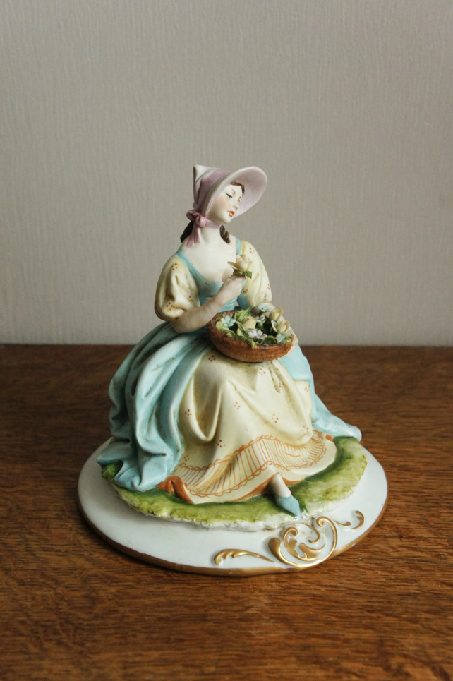 Леди с корзиной цветов, Tyche Tosca, Каподимонте, статуэтка