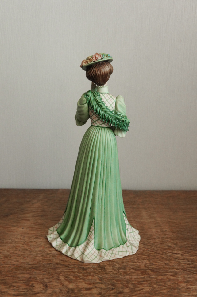 Леди в зеленом с лорнетом и боа, Ipa, Capodimonte, статуэтка