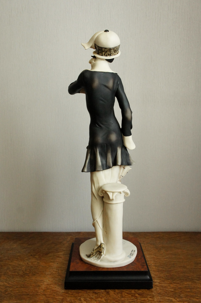 Нелли с зонтом, Джузеппе Армани, Флоренс, статуэтка
