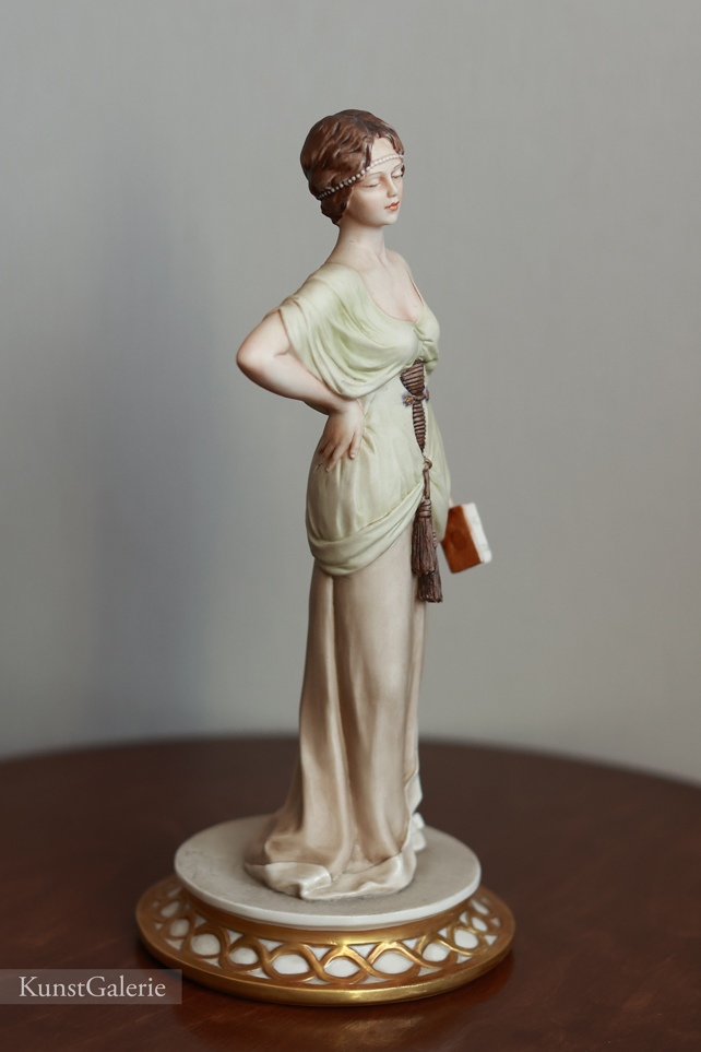 Леди с книжкой, Sandro Maggioni, Capodimonte, статуэтка