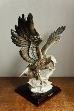 Орел на камне, Джузеппе Армани, Каподимонте, статуэтка, KunstGalerie.ru