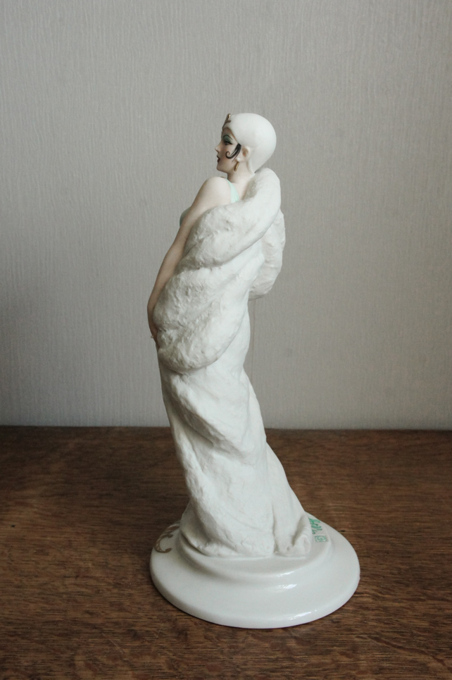 Леди в меховом манто, Sandro Maggioni, Capodimonte, статуэтка