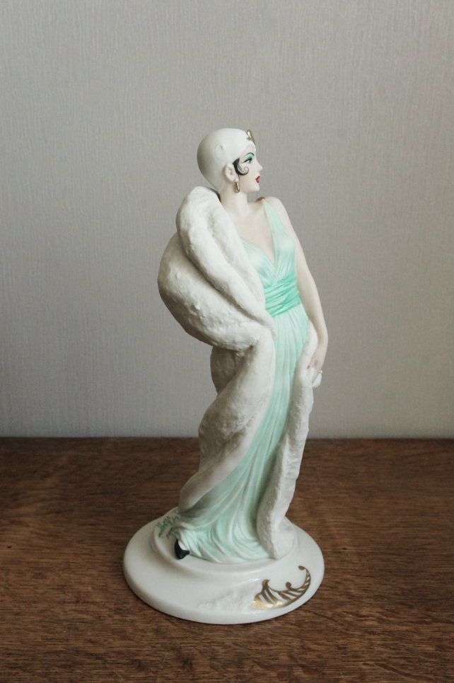 Леди в меховом манто, Sandro Maggioni, Capodimonte, статуэтка