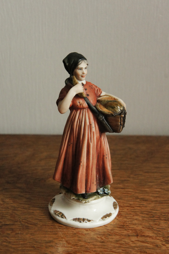 Девочка с арбузом, Porcellane Principe, Каподимонте, статуэтка