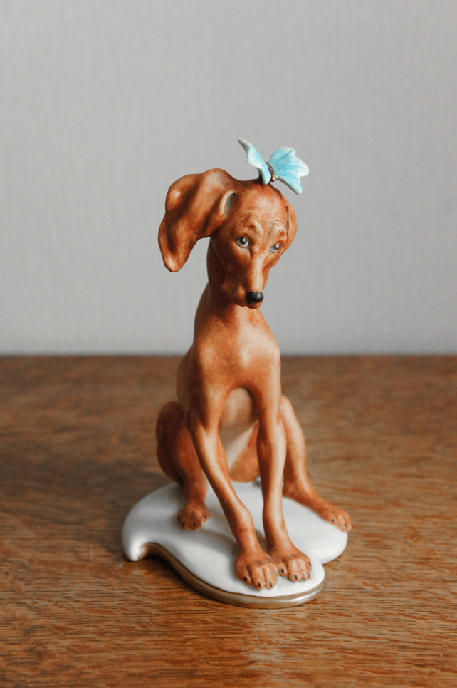 Собака с бабочкой, Giuseppe Cappe, Capodimonte, статуэтка