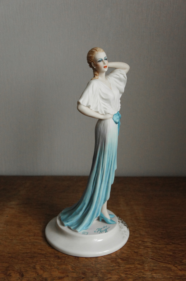Леди в бело-голубом с бантом, Sandro Maggioni, Capodimonte, статуэтка