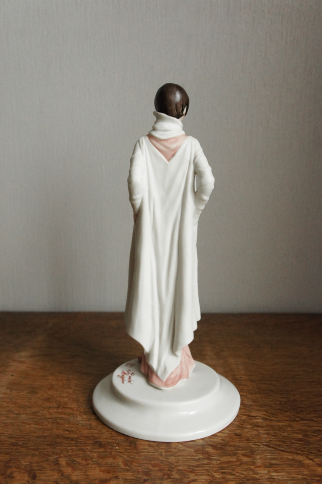 Леди в белой накидке, Sandro Maggioni, Capodimonte, статуэтка