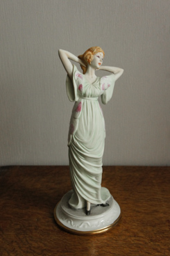 Дама в зеленом платье, Meneghetti, Capodimonte, фарфоровые статуэтки. KunstGalerie