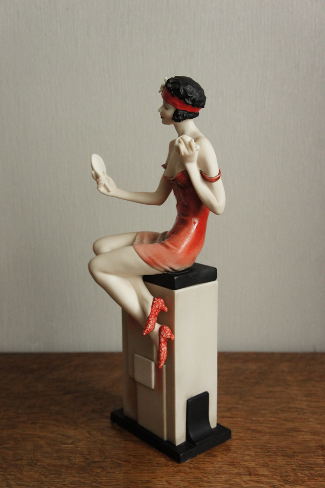 Девушка с зеркальцем, Джузеппе Армани, статуэтка