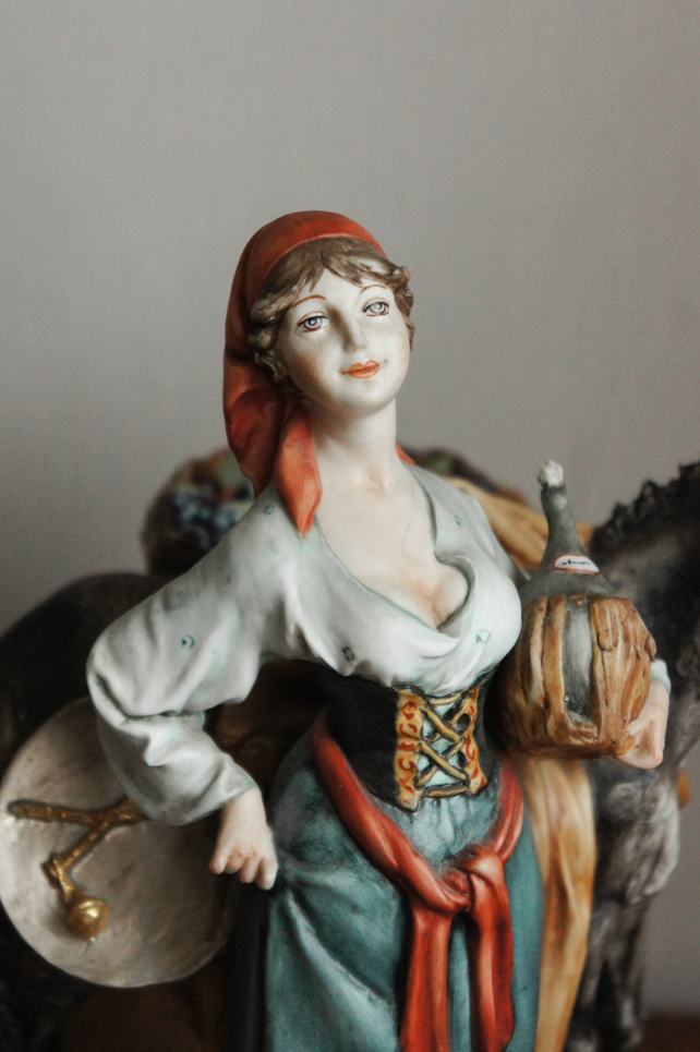 Девушка с ослом, Tyche Bruno, Каподимонте, статуэтка