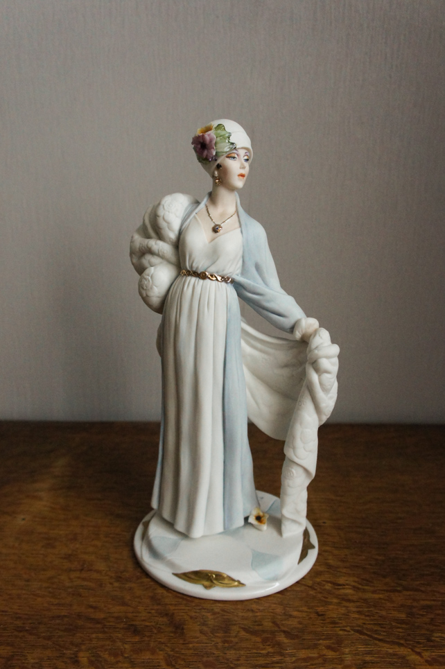 Леди с золотым кулоном, Sandro Maggioni, Capodimonte, статуэтка