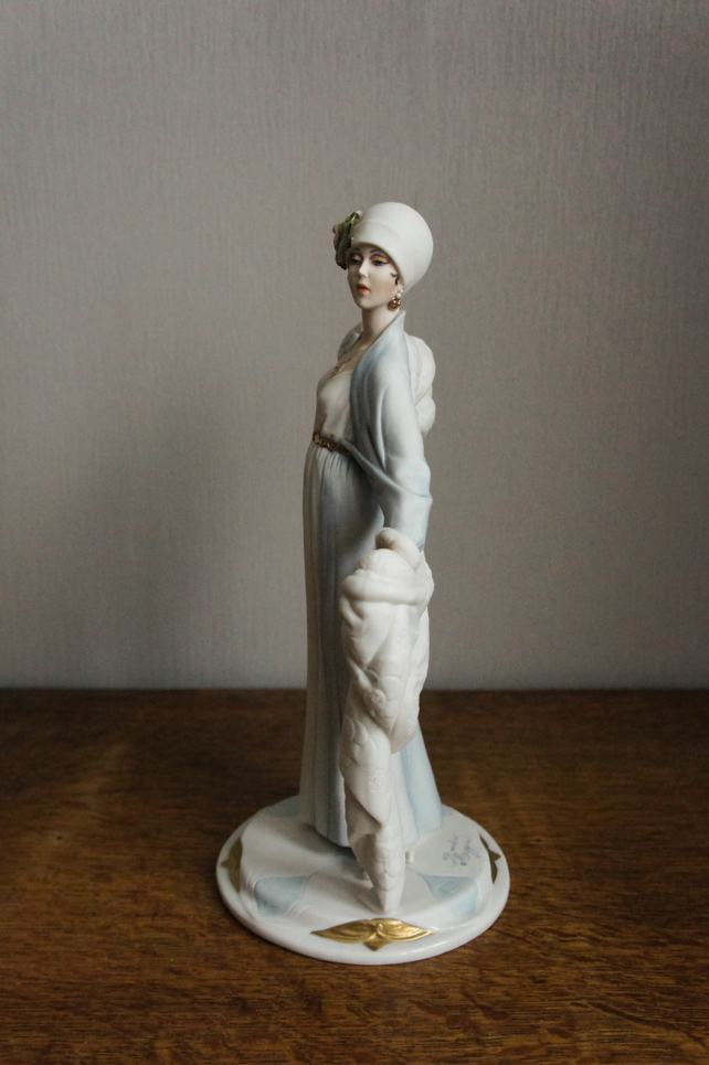 Леди с золотым кулоном, Sandro Maggioni, Capodimonte, статуэтка