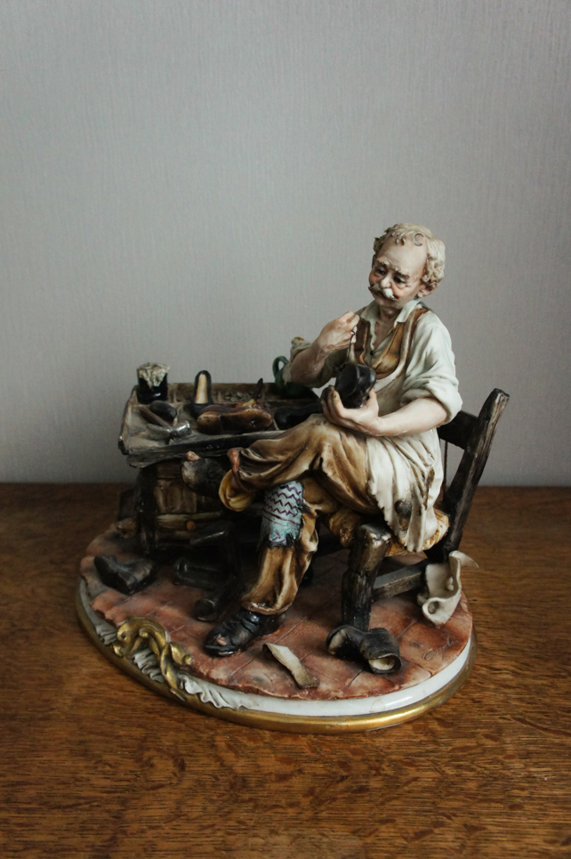 Сапожник за работой, Luciano Cazzola, Capodimonte, статуэтка