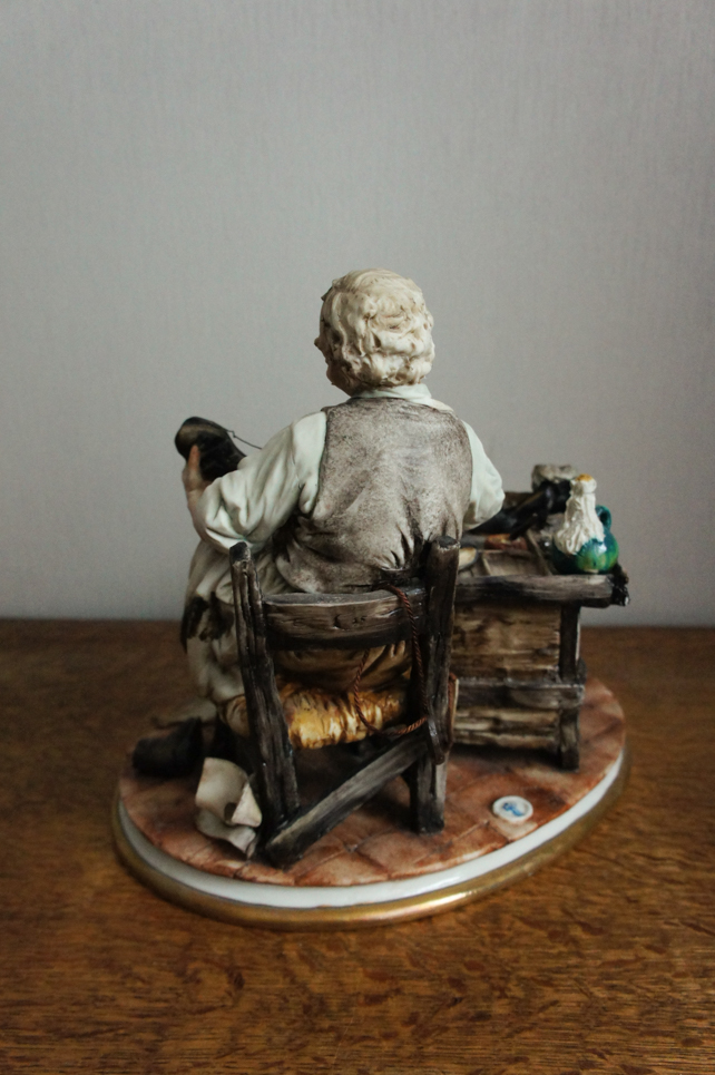 Сапожник за работой, Luciano Cazzola, Capodimonte, статуэтка