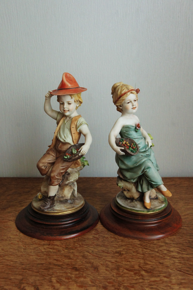 Детишки с корзинками фруктов, Luigi Giorgio Benacchio, Capodimonte, статуэтка
