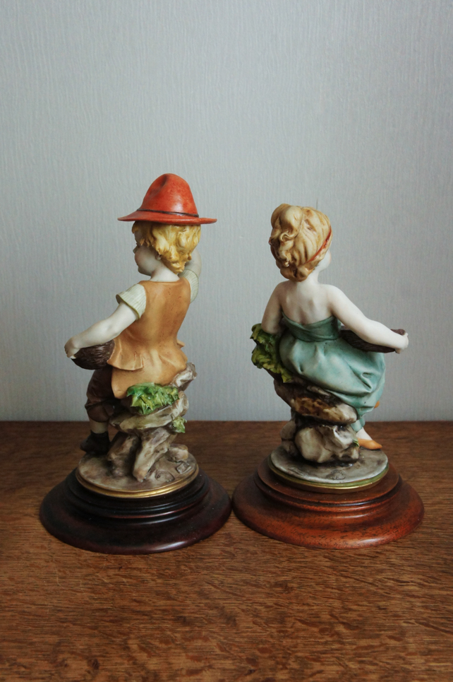 Детишки с корзинками фруктов, Luigi Giorgio Benacchio, Capodimonte, статуэтка