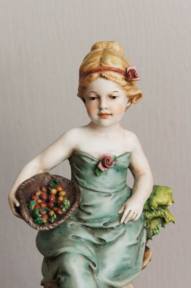 Детишки с корзинками фруктов, Бенаккио Луиджи , Каподимонте, статуэтка