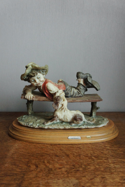 Мальчик на скамейке и пёс, Джузеппе Армани, Каподимонте, статуэтка, KunstGalerie.ru
