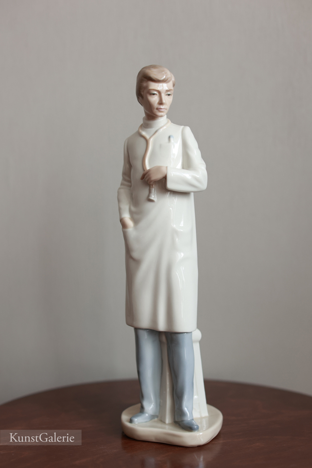 Доктор, NAO Lladro, фарфоровая статуэтка, KunstGalerie.ru