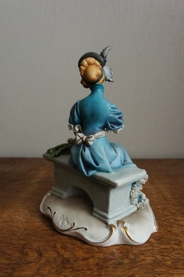 Дама с цветами на скамье, Ipa, Capodimonte, статуэтка