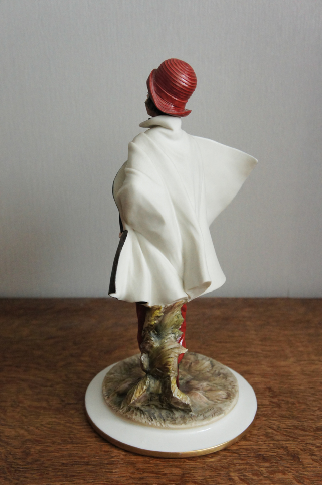 Леди в бордовой шляпе и манто, Sandro Maggioni, Capodimonte, статуэтка