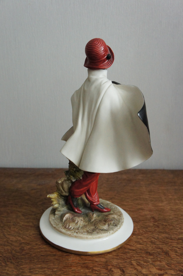 Леди в бордовой шляпе и манто, Sandro Maggioni, Capodimonte, статуэтка
