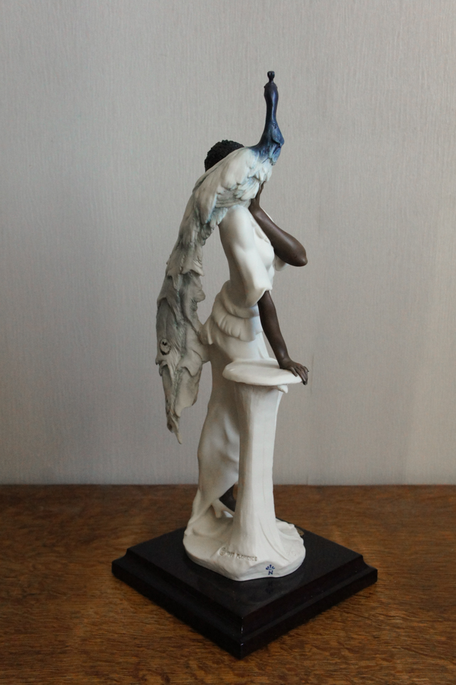 Opal, Джузеппе Армани, статуэтка