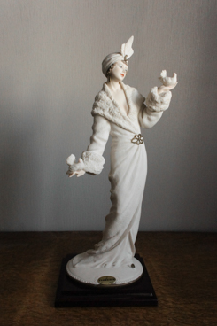 Элеонора с голубками, Giuseppe Armani, Florence, Capodimonte, статуэтка, KunstGalerie.ru