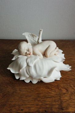 Младенец на розе, Джузеппе Армани, Флоренс, Каподимонте, статуэтка, KunstGalerie.ru