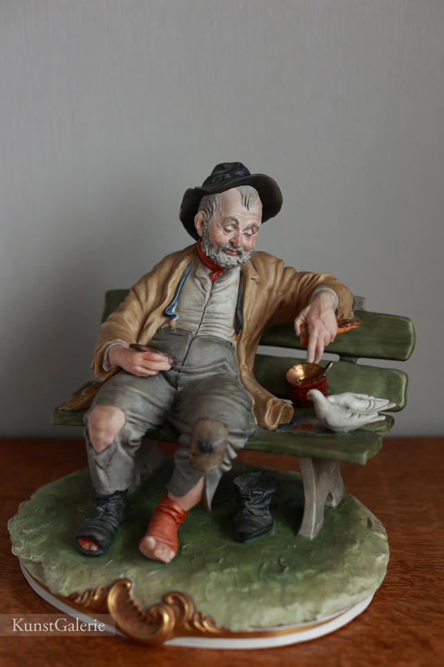 Бродяга с голубями, Bruno Merli, Capodimonte, статуэтка