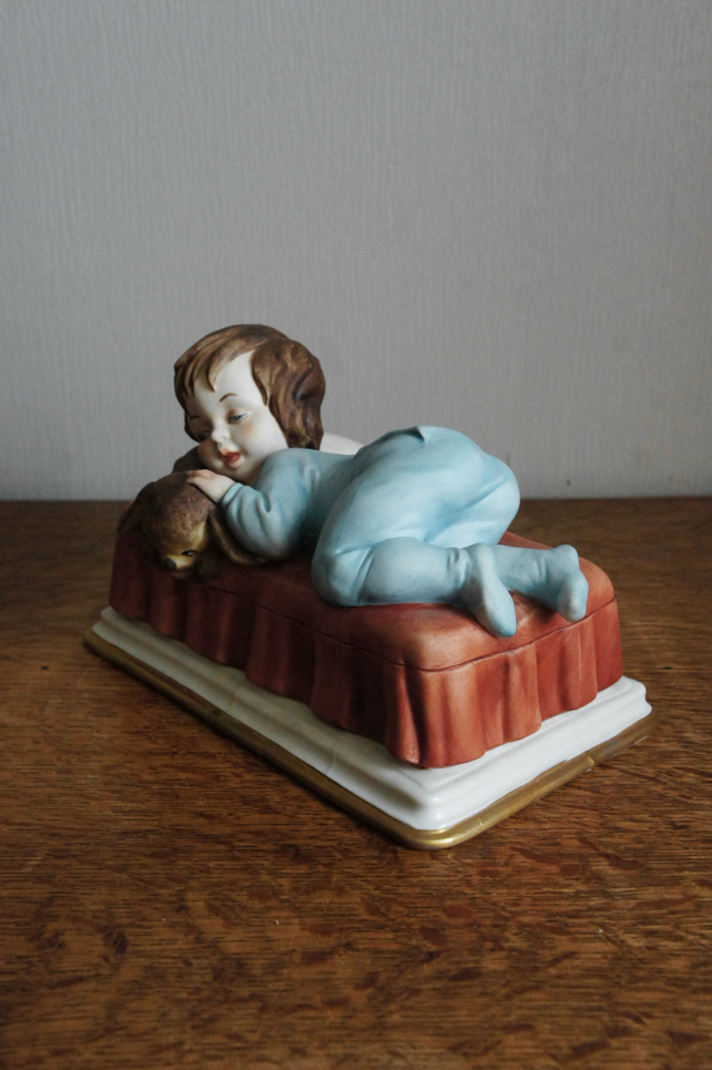 Мальчик на кроватке, Tosca, Capodimonte, статуэтка