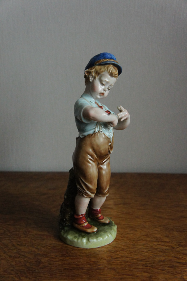 Мальчик с божьей коровкой, Bruno Merli, Capodimonte, статуэтка