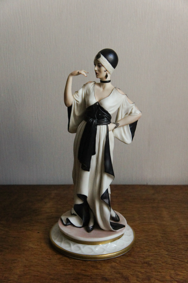 Леди в бело-черном платье, Sandro Maggioni, Capodimonte, статуэтка