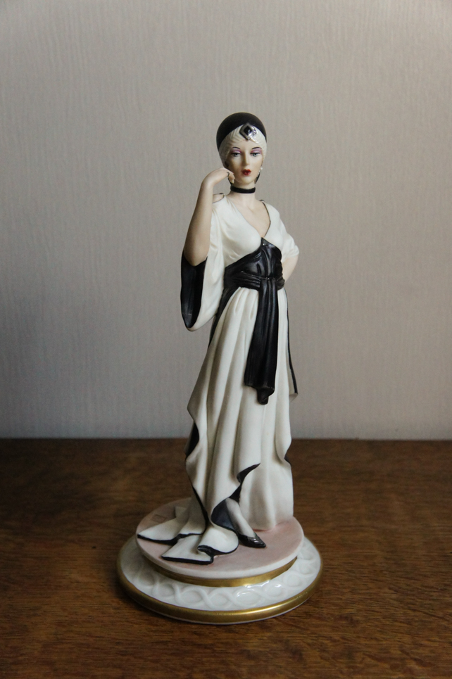 Леди в бело-черном платье, Sandro Maggioni, Capodimonte, статуэтка