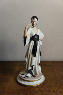 Леди в черно-белом платье, Sandro Maggioni, Каподимонте, фарфоровые статуэтки. KunstGalerie
