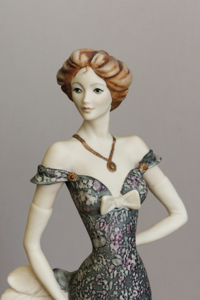 Дама в серо-фиолетовом, Giuseppe Armani, статуэтка
