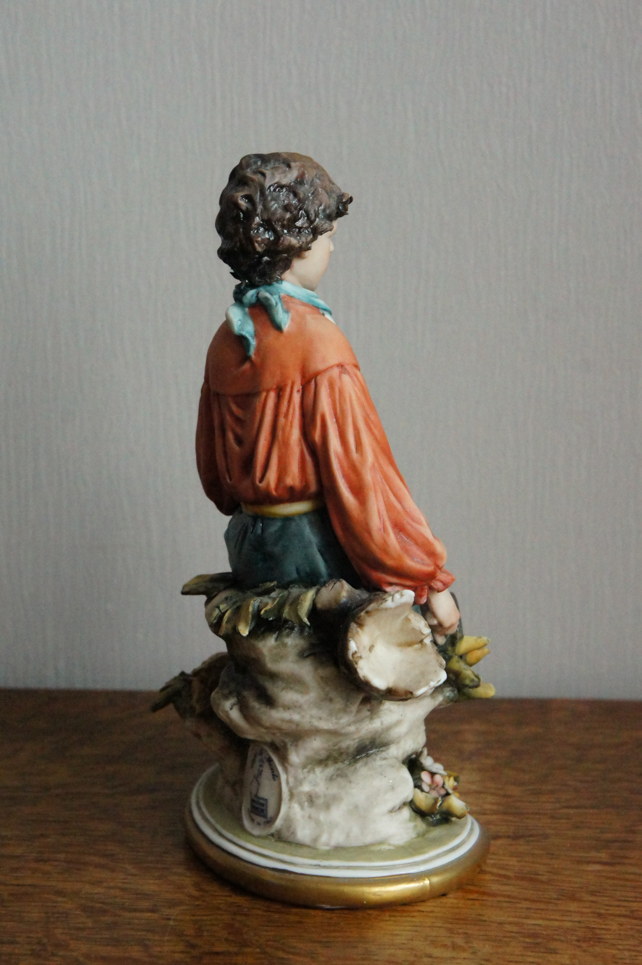Мальчик с серпом, Luciano Cazzola, Capodimonte, статуэтка