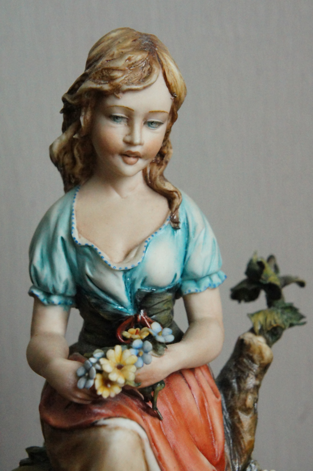 Девочка с цветочками, Luciano Cazzola, Capodimonte, статуэтка
