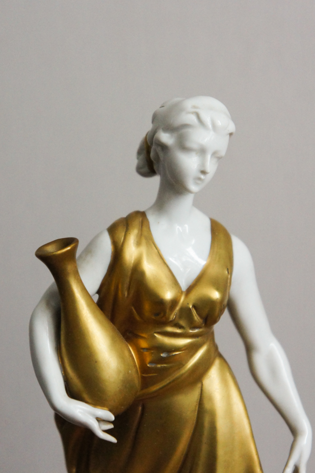 Дама с кувшином, Ipa, Capodimonte, статуэтка