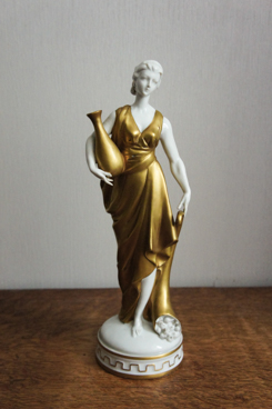 Дама с кувшином, Ipa, Capodimonte, фарфоровая статуэтка. KunstGalerie