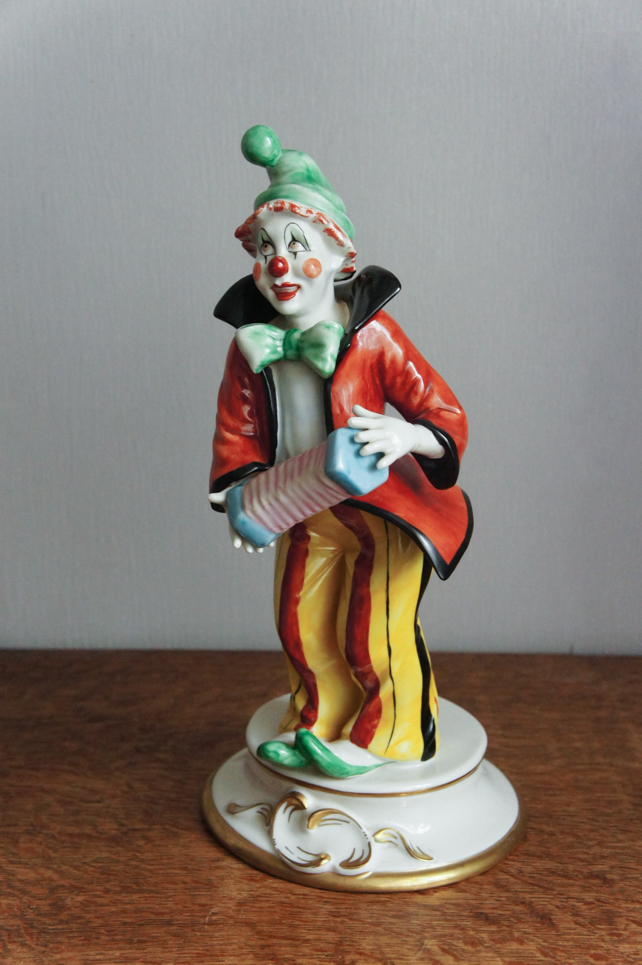 Клоун с гармошкой, Cesare Villari, Capodimonte, статуэтка