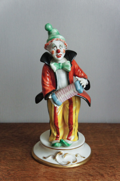 Клоун с гармошкой, Cesare Villari, Каподимонте, фарфоровая статуэтка. KunstGalerie