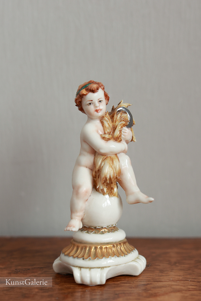 Малыш с сеном, Porcellane Principe, Capodimonte, фарфоровые статуэтки. KunstGalerie